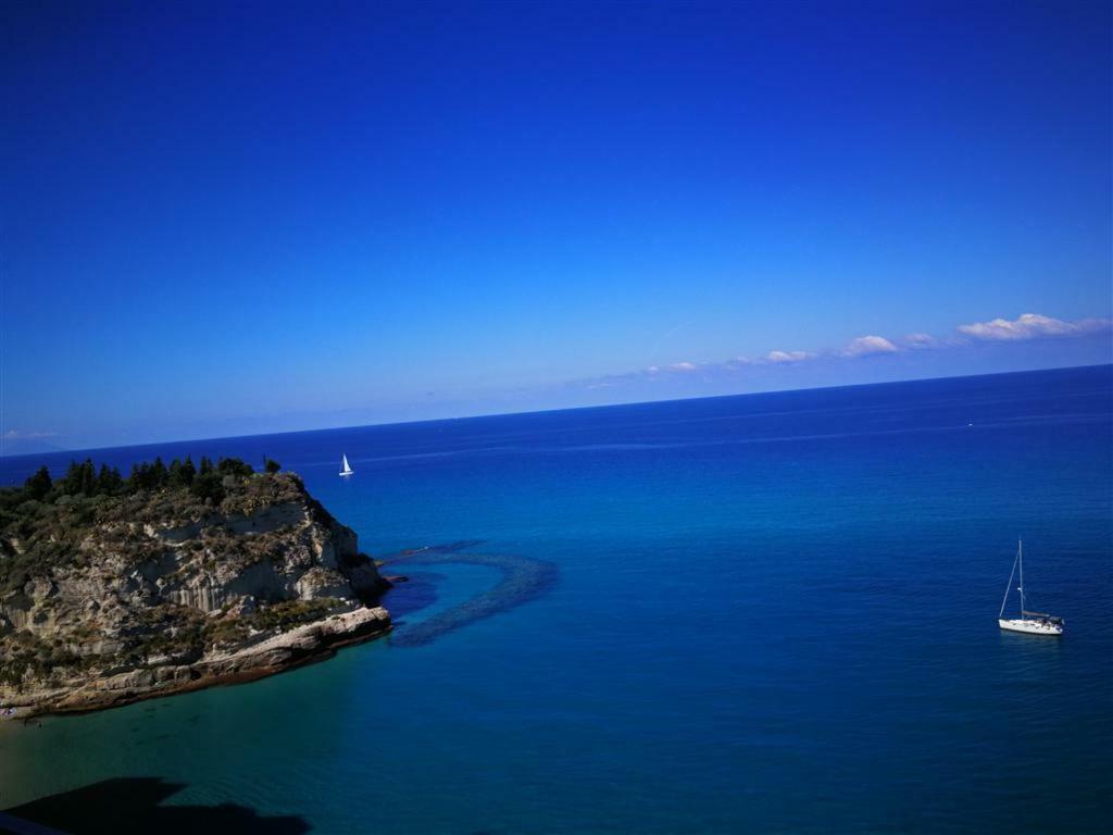 Isola Bella Sea-View Apartment Тропея Экстерьер фото
